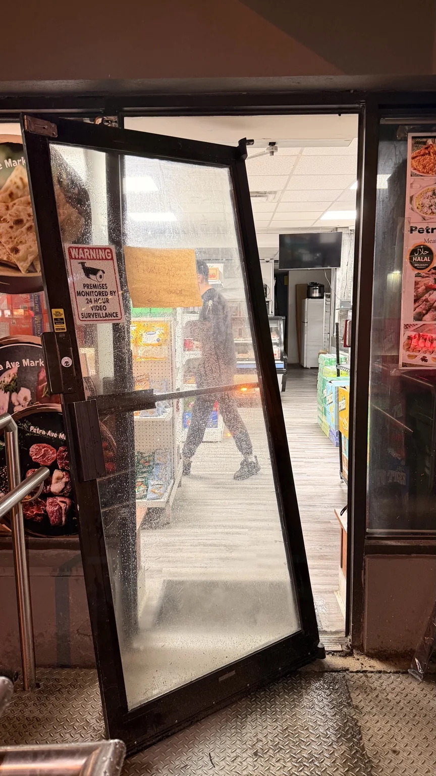 Commercial glass entrance door sagging and pulling away from the frame before continuous hinge replacement